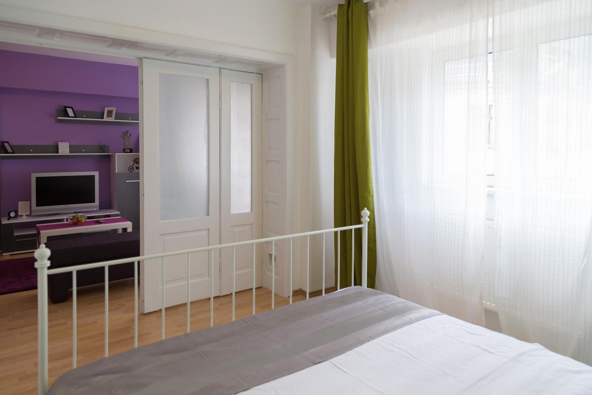 Sunny Old Town Apartments Bucharest Room photo
